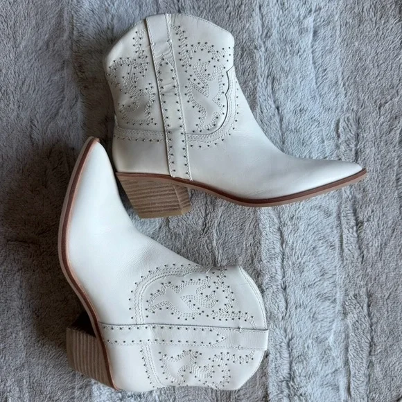 NEW DOLCE VITA Solow Stud Western Boot In Off White Leather Size 9 - Picture 8 of 12
